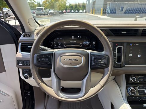 Used 2022 GMC Yukon XL Denali AWD/4WD image 19
