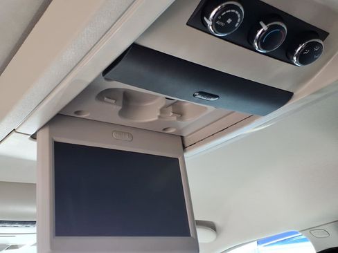 Used 2015 Chrysler Town & Country Touring w/ Driver Convenience Group FWD image 12