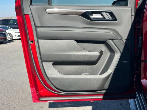 New 2026 Chevrolet Suburban Premier AWD/4WD image 25