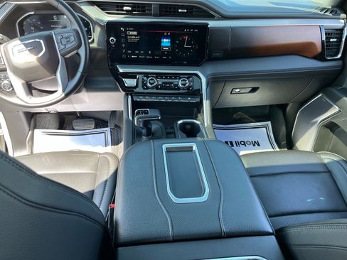 Used 2022 GMC Sierra 1500 Denali w/ Denali Reserve Package AWD/4WD image 10
