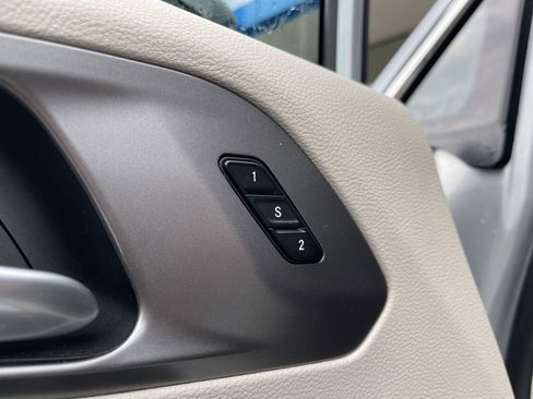 Used 2024 Chrysler Pacifica Touring-L image 16