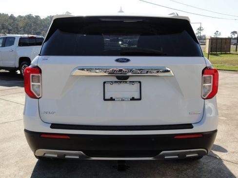 Used 2020 Ford Explorer XLT w/ Equipment Group 202A image 4