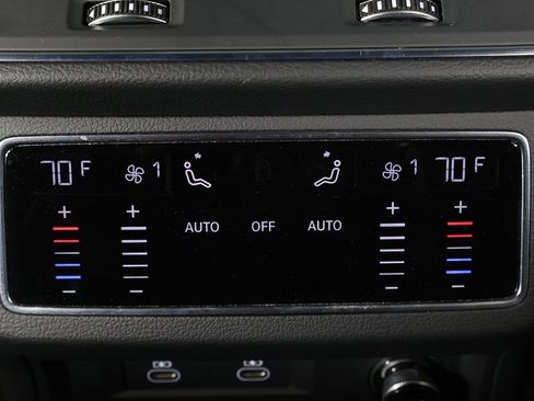 Used 2022 Audi RS 7 4.0T image 40