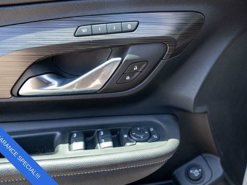 Used 2022 GMC Terrain SLT image 15