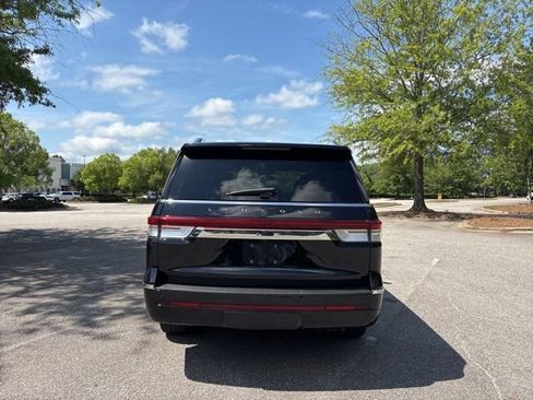Used 2022 Lincoln Navigator Reserve AWD/4WD image 4
