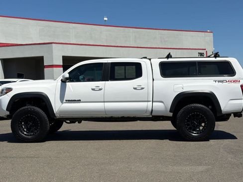 Used 2019 Toyota Tacoma TRD Off-Road w/ TRD Premium Off Road Package AWD/4WD image 9