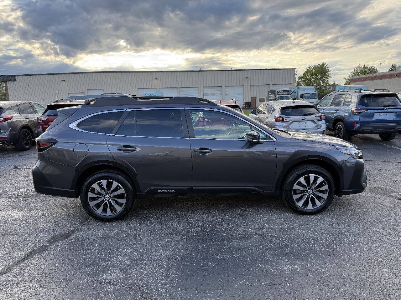Used 2025 Subaru Outback Limited AWD/4WD image 4