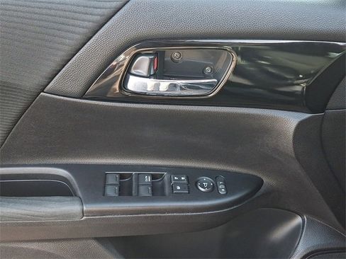 Used 2016 Honda Accord LX image 13