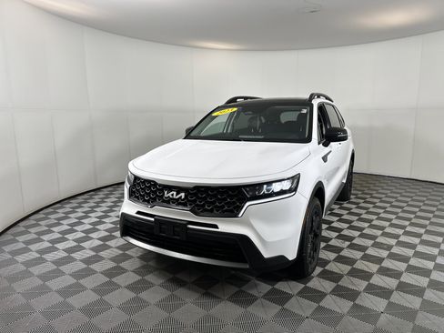 Certified 2023 Kia Sorento S w/ Panoramic Sunroof Package image 2