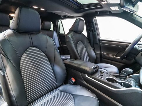 Certified 2026 Toyota Highlander XSE AWD/4WD image 16