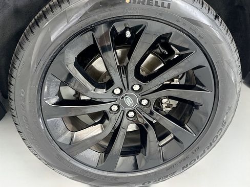 Certified 2022 Land Rover Discovery Sport SE R-Dynamic AWD/4WD image 30
