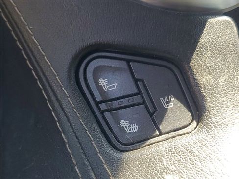 Used 2016 GMC Yukon XL SLT image 15