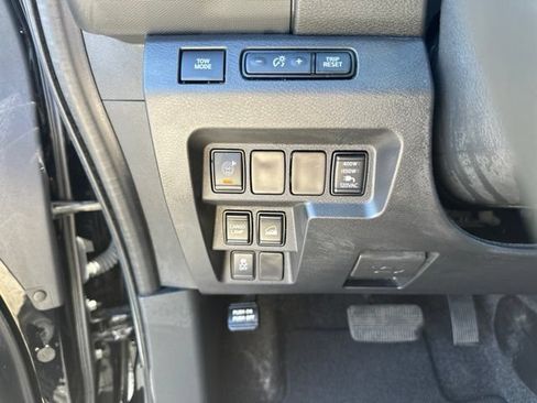 Used 2022 Nissan Frontier SV AWD/4WD image 12