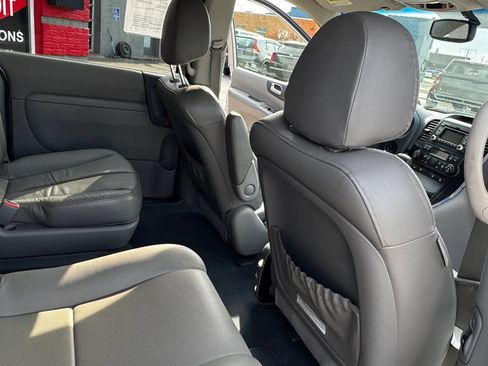 Used 2012 Kia Sedona EX w/ Luxury Pkg FWD image 16