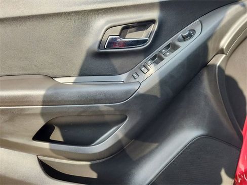 Used 2015 Chevrolet Trax LS image 19