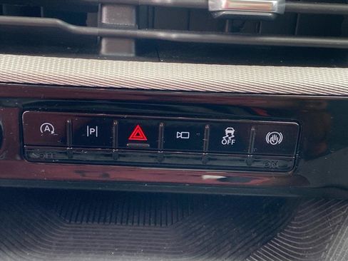 Used 2025 Ford Explorer Active AWD/4WD image 13