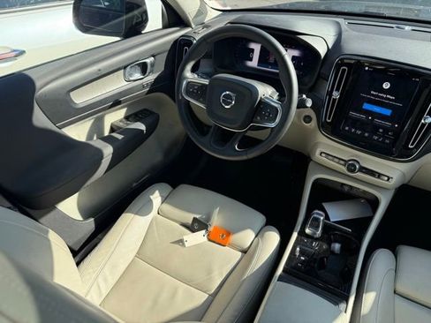 Used 2023 Volvo XC40 B5 Plus w/ Climate Package AWD/4WD image 7