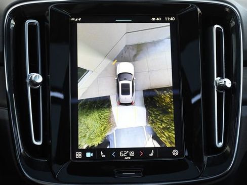 Used 2023 Volvo XC40 Recharge Plus image 17