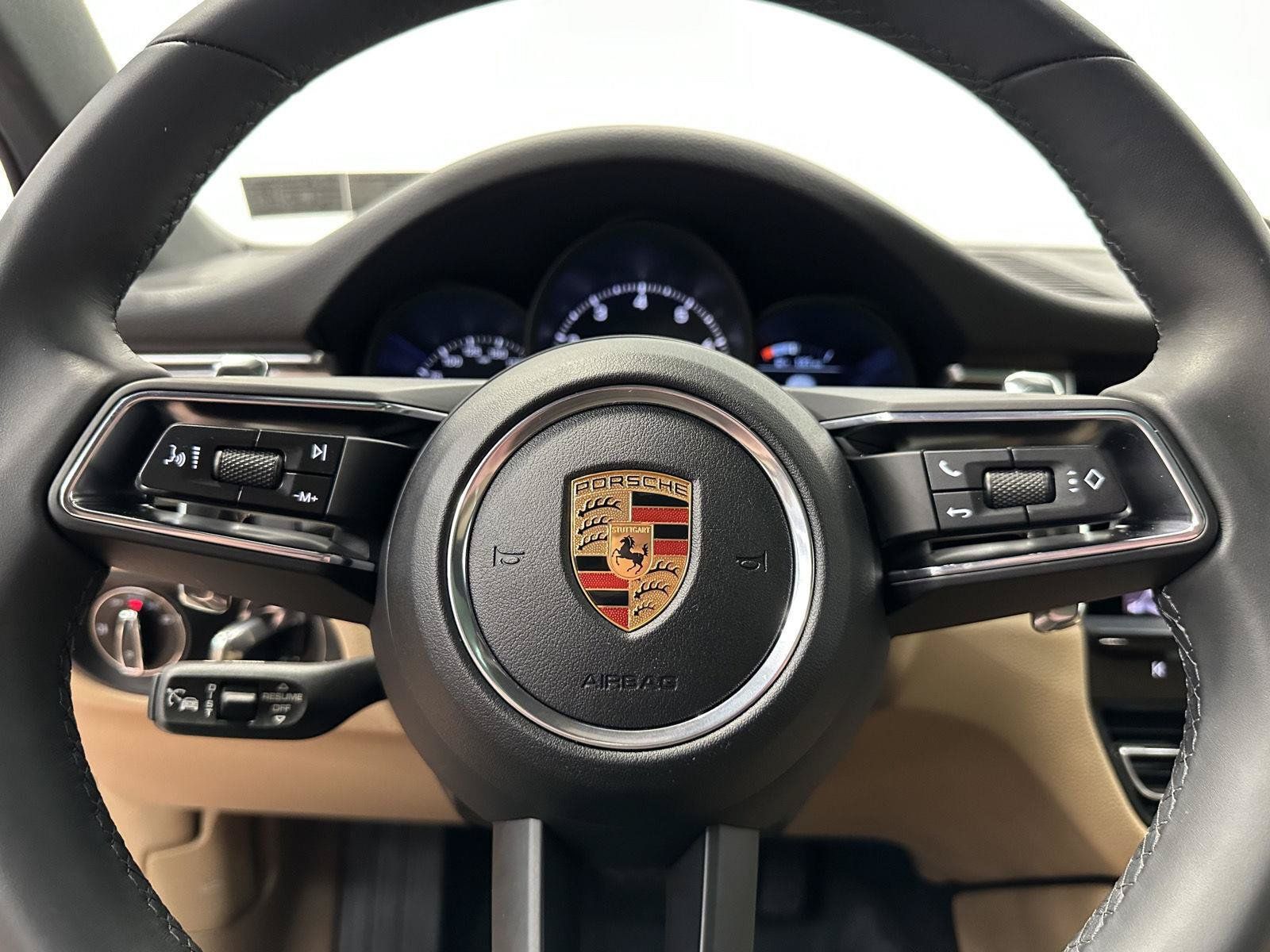 Certified 2026 Porsche Macan AWD/4WD image 25