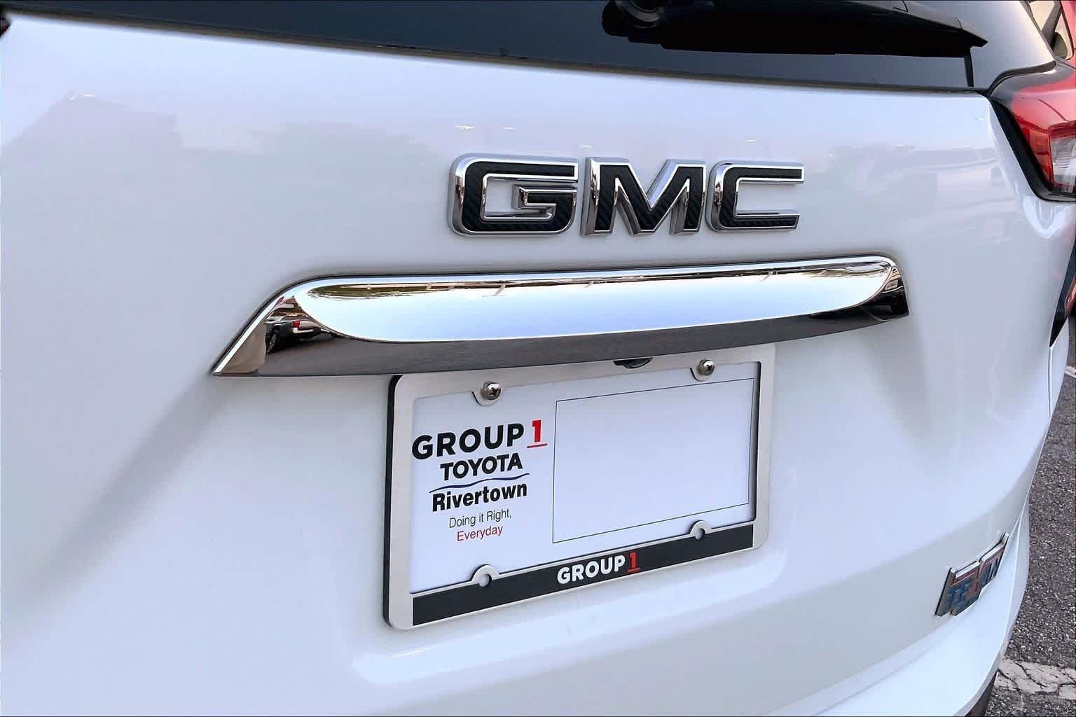 Used 2022 GMC Terrain SLE w/ Driver Convenience Package FWD image 9