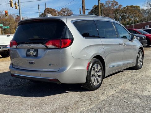 Used 2018 Chrysler Pacifica Limited w/ Advanced Safetytec Group image 3