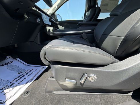 New 2026 Lincoln Navigator L Premier AWD/4WD image 12