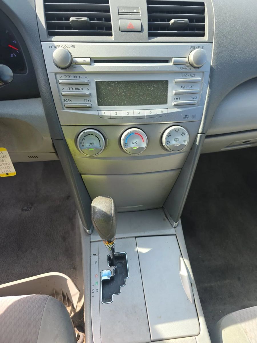 Used 2011 Toyota Camry LE FWD image 8