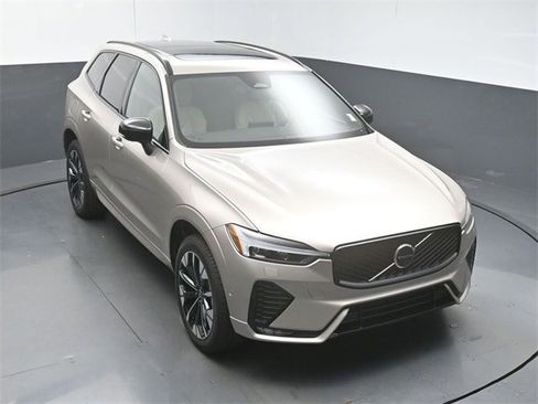 Used 2026 Volvo XC60 B5 Plus w/ Protection Package Premier image 43