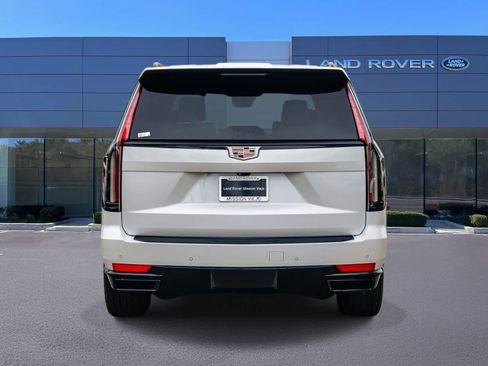 Used 2022 Cadillac Escalade Premium Luxury w/ Performance Package AWD/4WD image 5