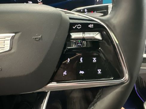 Used 2025 Cadillac Lyriq Luxury w/ LPO, Floor Liner Package AWD/4WD image 14