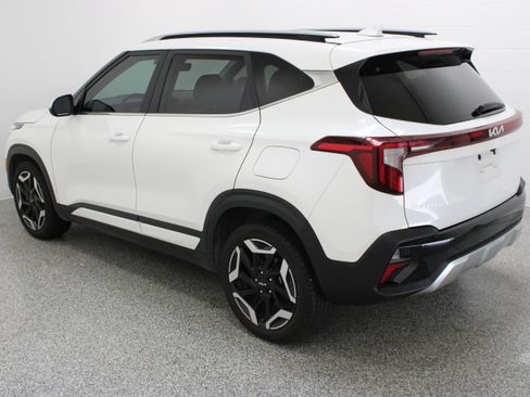 Used 2024 Kia Seltos SX w/ SX Sunroof Package AWD/4WD image 9