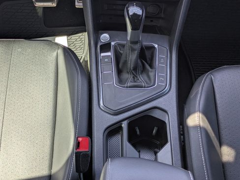 Used 2022 Volkswagen Tiguan SE R-Line FWD image 18