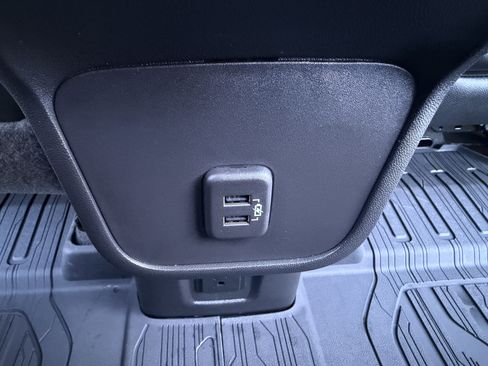 Used 2023 GMC Terrain SLT w/ Infotainment Package II image 21