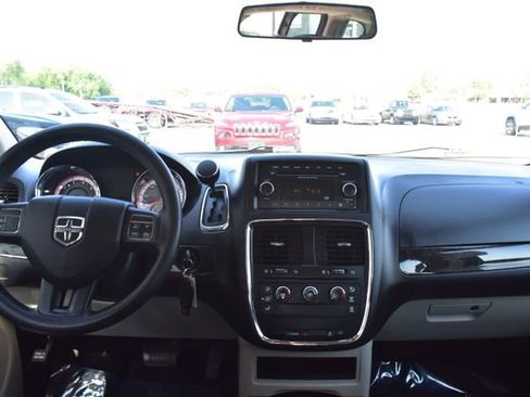 Used 2012 Dodge Grand Caravan American Value Package FWD image 4