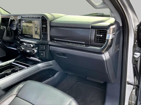 Used 2023 Ford F250 Lariat w/ Lariat Ultimate Package AWD/4WD image 17
