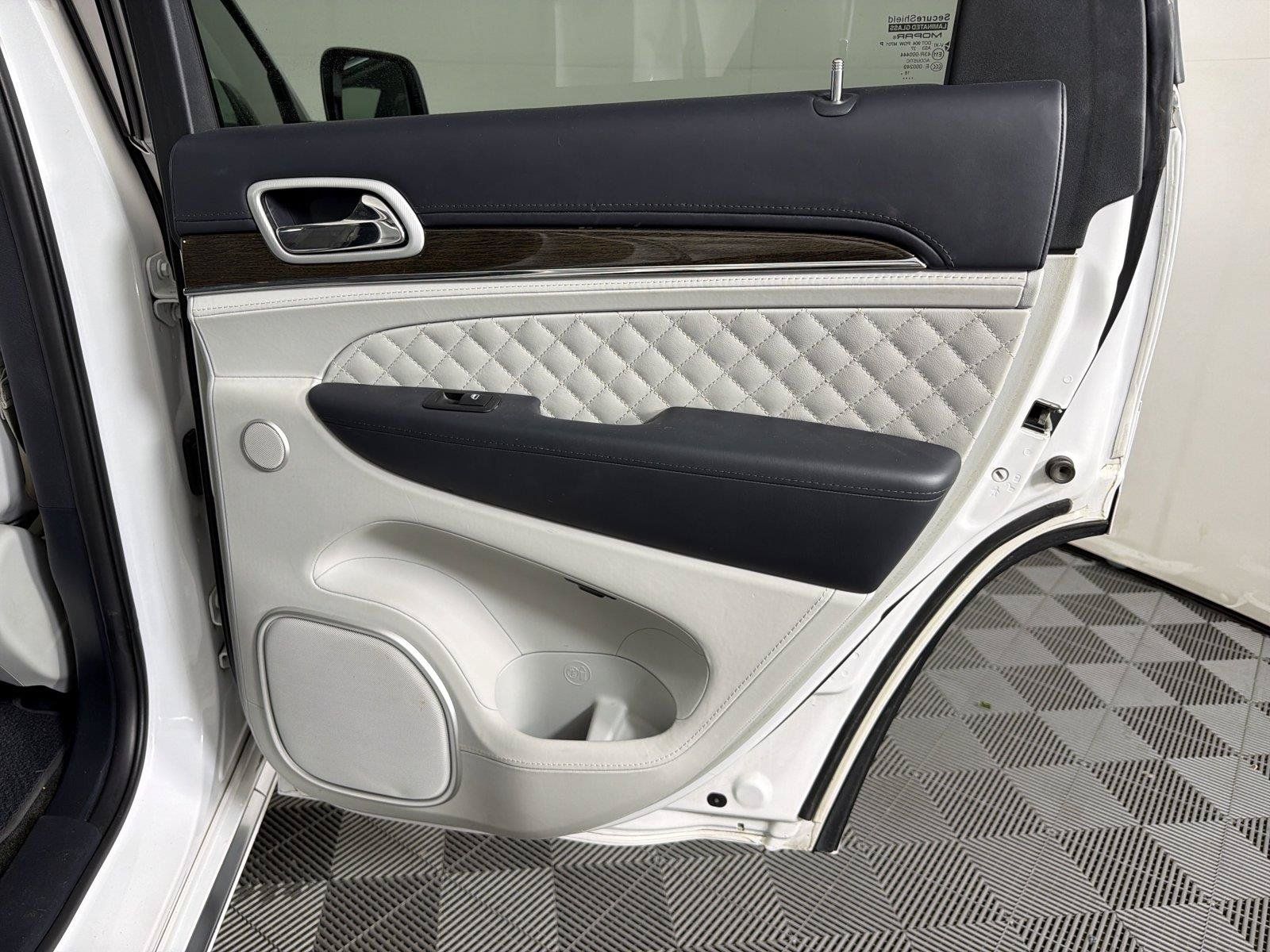Used 2019 Jeep Grand Cherokee Summit AWD/4WD image 14
