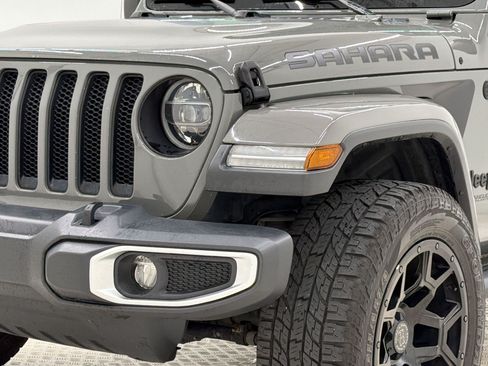 Used 2019 Jeep Wrangler Unlimited Sahara AWD/4WD image 12