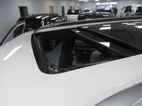 Used 2019 Ford Explorer XLT w/ Equipment Group 201A image 20