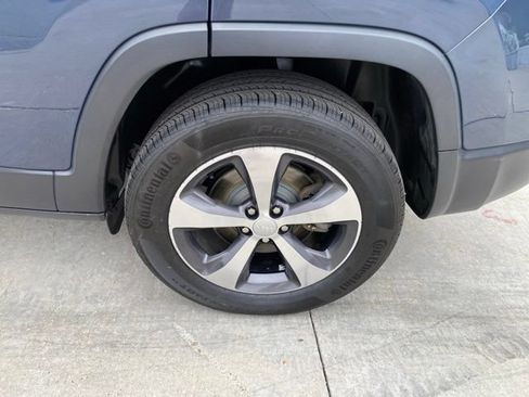 Used 2019 Jeep Cherokee Limited AWD/4WD image 14