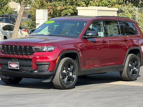 New 2025 Jeep Grand Cherokee L Altitude image 8