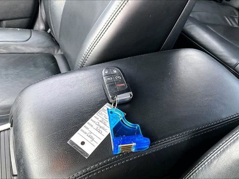 Used 2016 Chrysler 300 Limited w/ Driver Convenience Group image 32