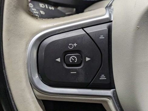 Used 2022 Volvo S60 B5 Momentum w/ Premium Package FWD image 25