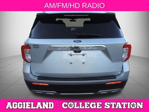 Used 2021 Ford Explorer XLT w/ Equipment Group 202A image 5