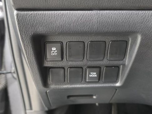 Used 2019 Nissan Pathfinder S AWD/4WD image 25