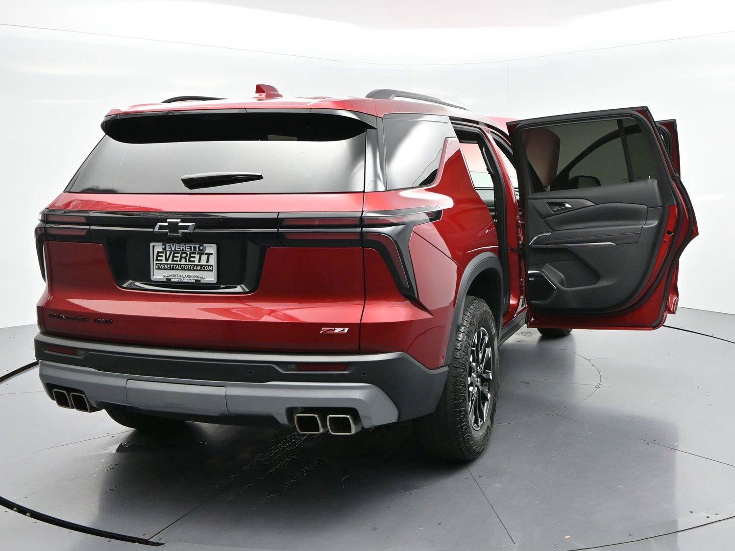 Used 2024 Chevrolet Traverse Z71 w/ Enhanced Driving Package AWD/4WD image 40