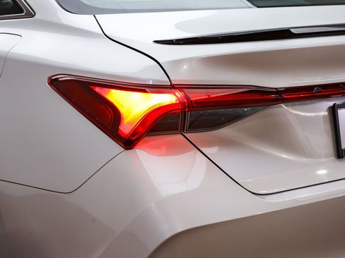 Used 2019 Toyota Avalon XSE w/ Carpet Mat Package FWD image 10