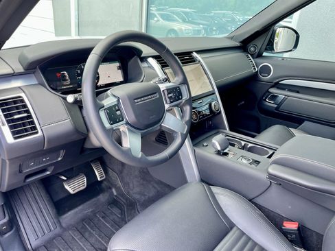 Certified 2025 Land Rover Discovery Dynamic SE AWD/4WD image 13
