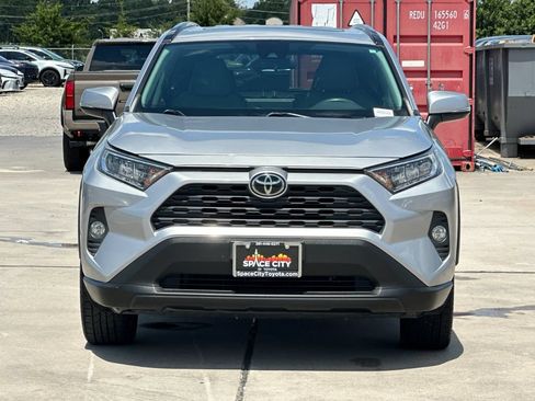 Used 2021 Toyota RAV4 XLE Premium FWD image 9