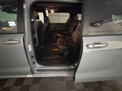 Used 2023 Toyota Sienna XLE Woodland Edition AWD/4WD image 27