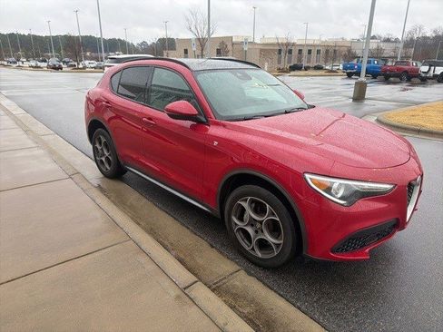 Used 2022 Alfa Romeo Stelvio Ti image 22